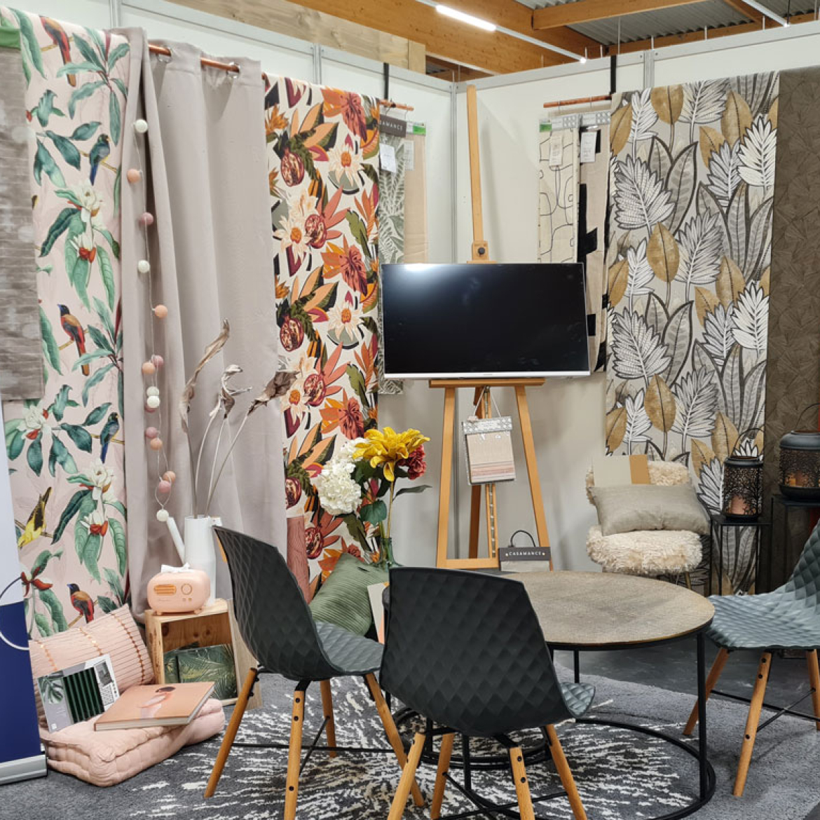Vue du stand Les IntÃ©rieurs de LÃ©na et Fanny au Salon Maison & Jardin 2024