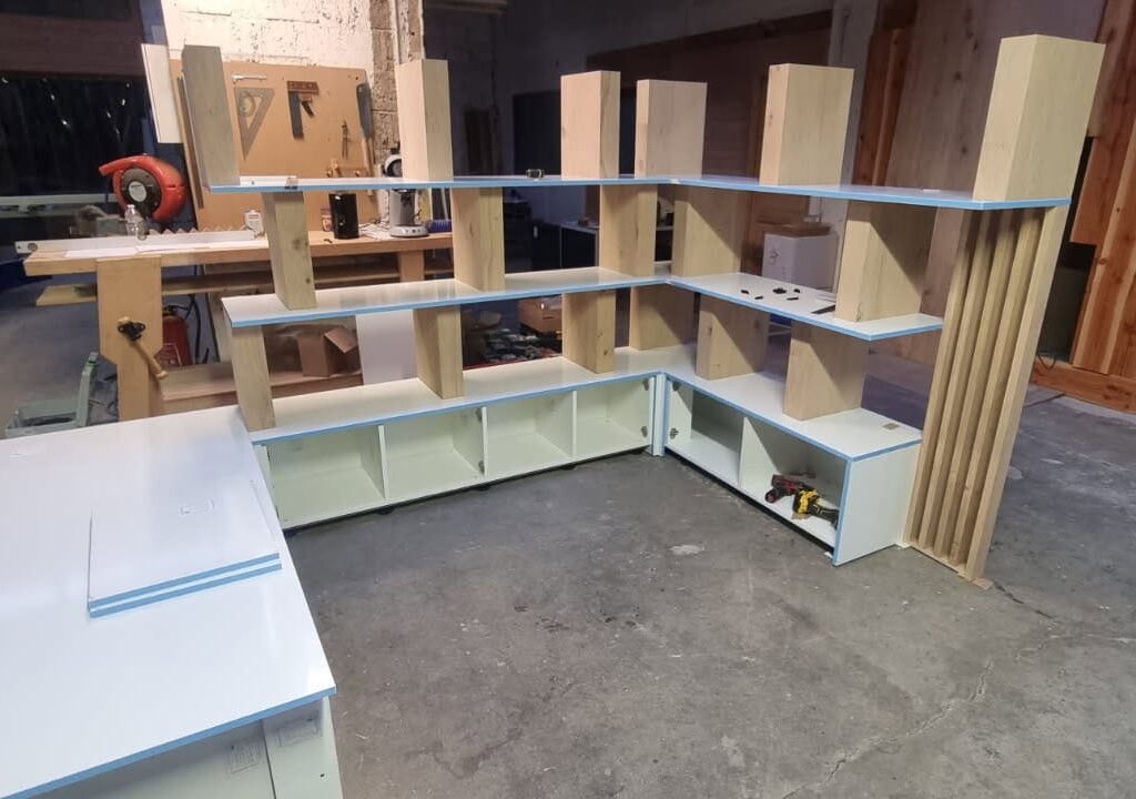 Green Velvet 20 Bibliotheque-sur-mesure-bois-banc-etagere-construction-atelier-Les-interieurs-de-Lena-et-Fanny
